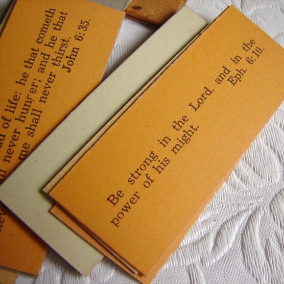 Vintage 'Bible Gems' Pack of 130 Cards / 260 Verses & Quotes in Clear Case - Picture 4 of 6